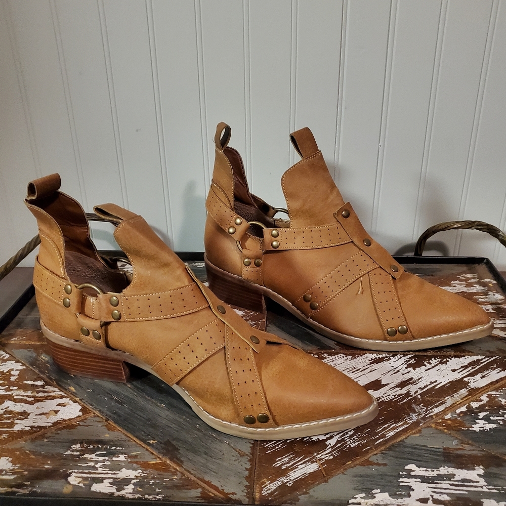 Coconuts By Matisse Booties - image 3